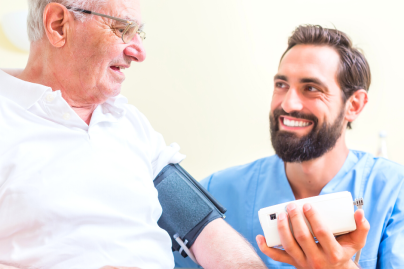 كيف نقدم الرعاية الطبية لكبار السن؟